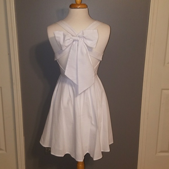 Lauren James Livingston Bow Back Seersucker dress - Picture 2 of 3